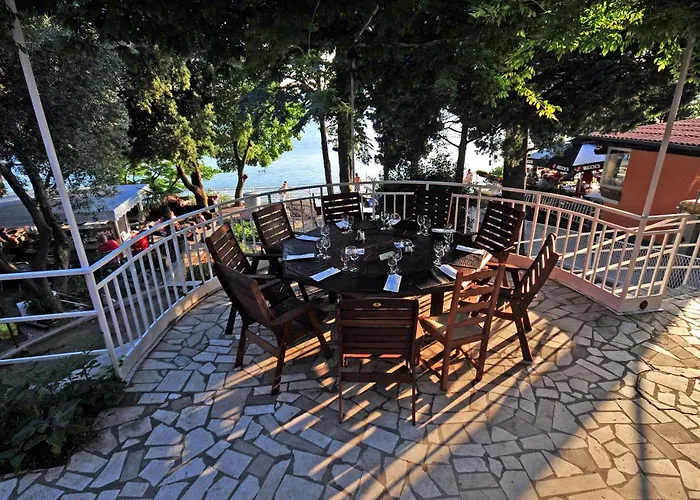 Dck לינה וארוחת בוקר קוסטרנה